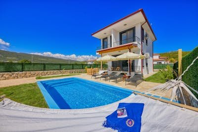 Fabricant français de piscine coque polyester : choisissez votre modèle idéal